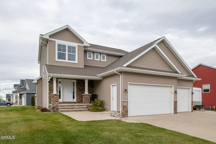 Property Photo:  1218 Salmon Street  ND 58503 