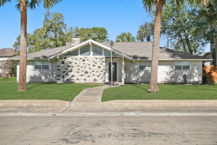 Property Photo:  4426 Woodvalley Drive  TX 77096 