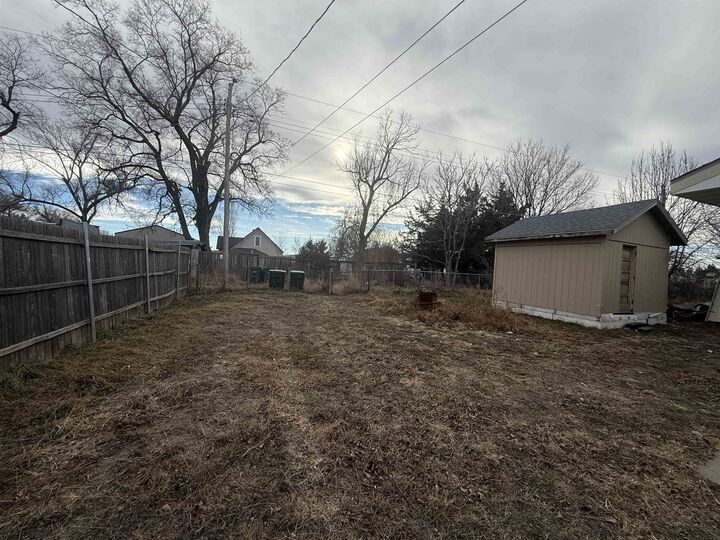 Property Photo:  1812 E 6  NE 69101 