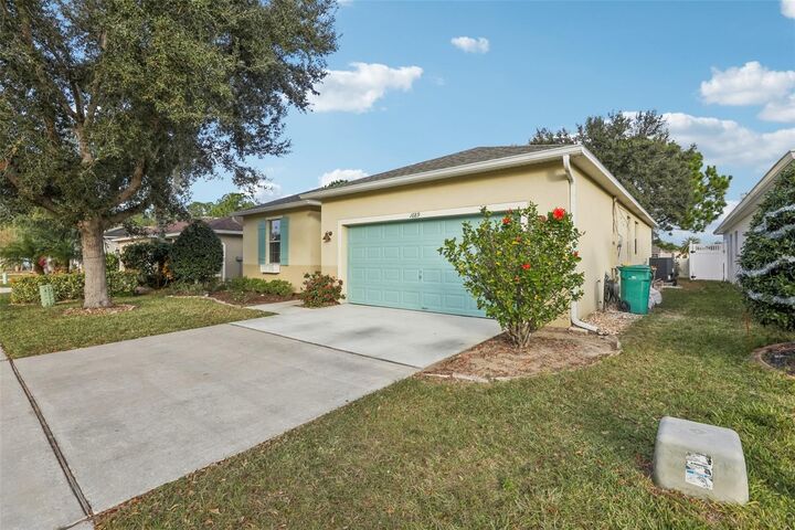 Property Photo:  1689 Strathmore Circle  FL 32757 