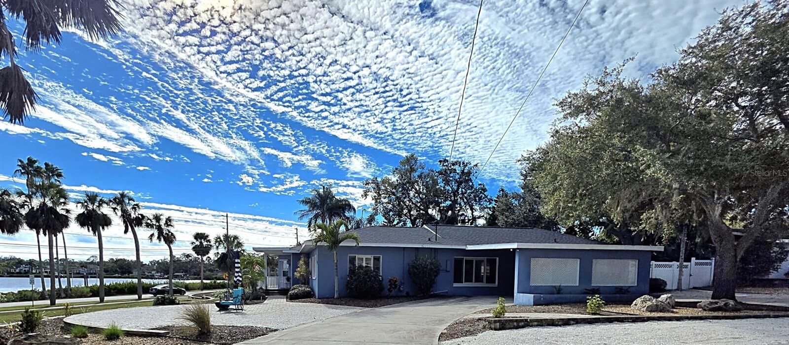 Property Photo: 401 Whitcomb Boulevard FL 34689
