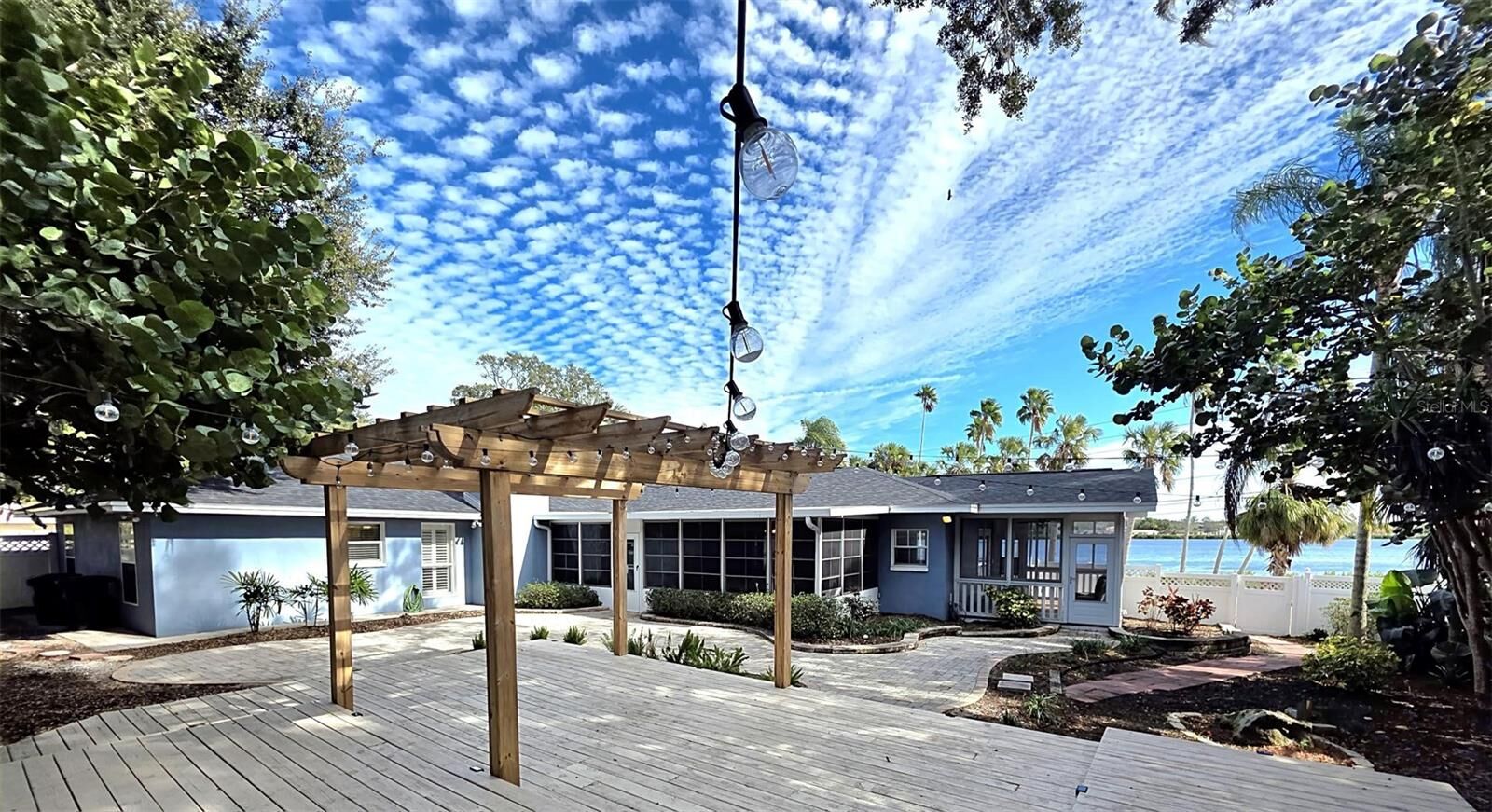 Property Photo:  401 Whitcomb Boulevard  FL 34689 