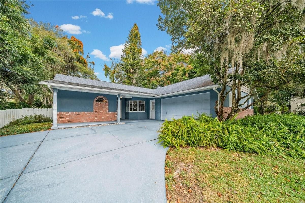 Property Photo:  1211 W Old US Highway 441  FL 32757 