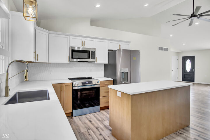 Property Photo:  935 S County Road 185 E  IN 47265 