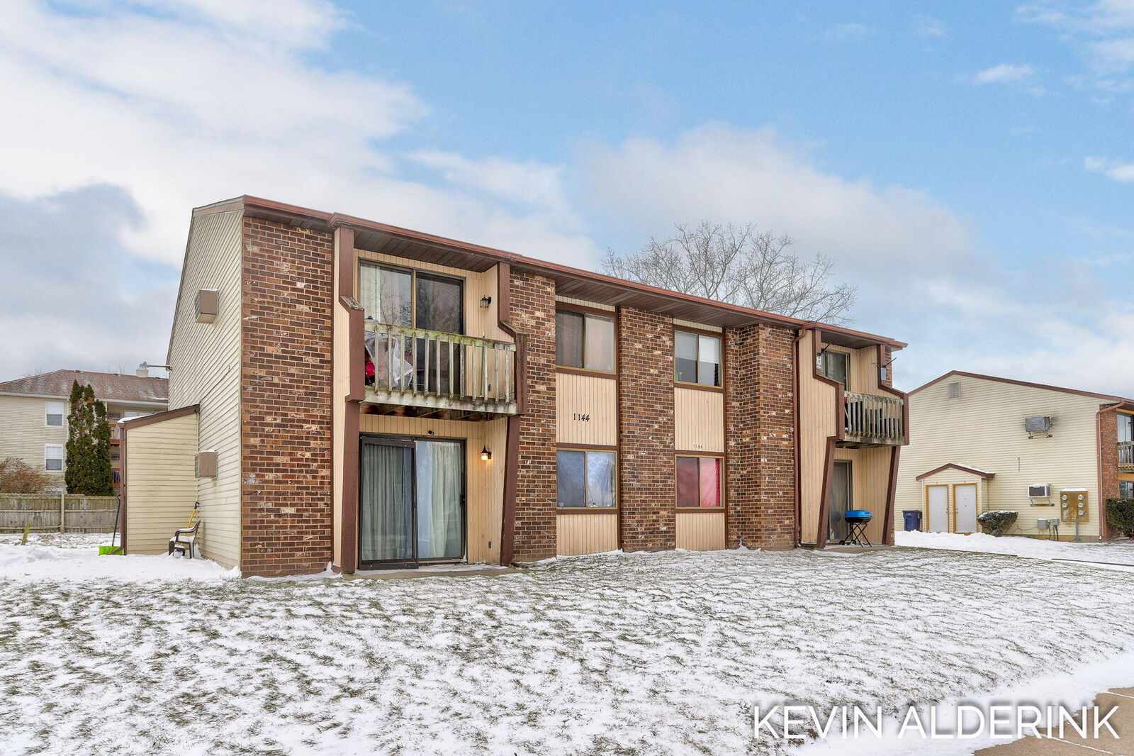 Property Photo:  1144 Country Lane  MI 49423 