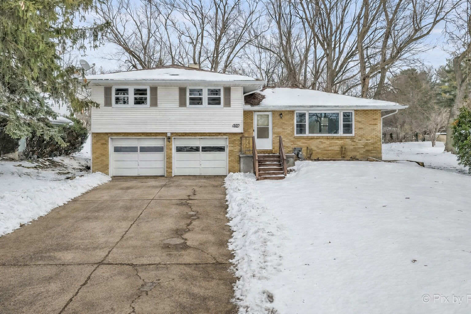 Property Photo: 612 Russell Road IL 60115