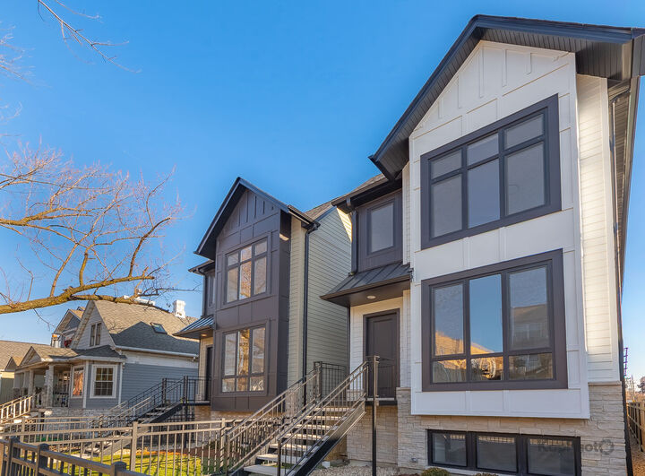 Property Photo:  4015 N Albany Avenue  IL 60618 