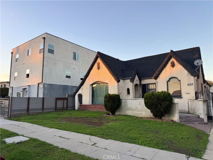 Property Photo:  1629 W 80th  CA 90047 