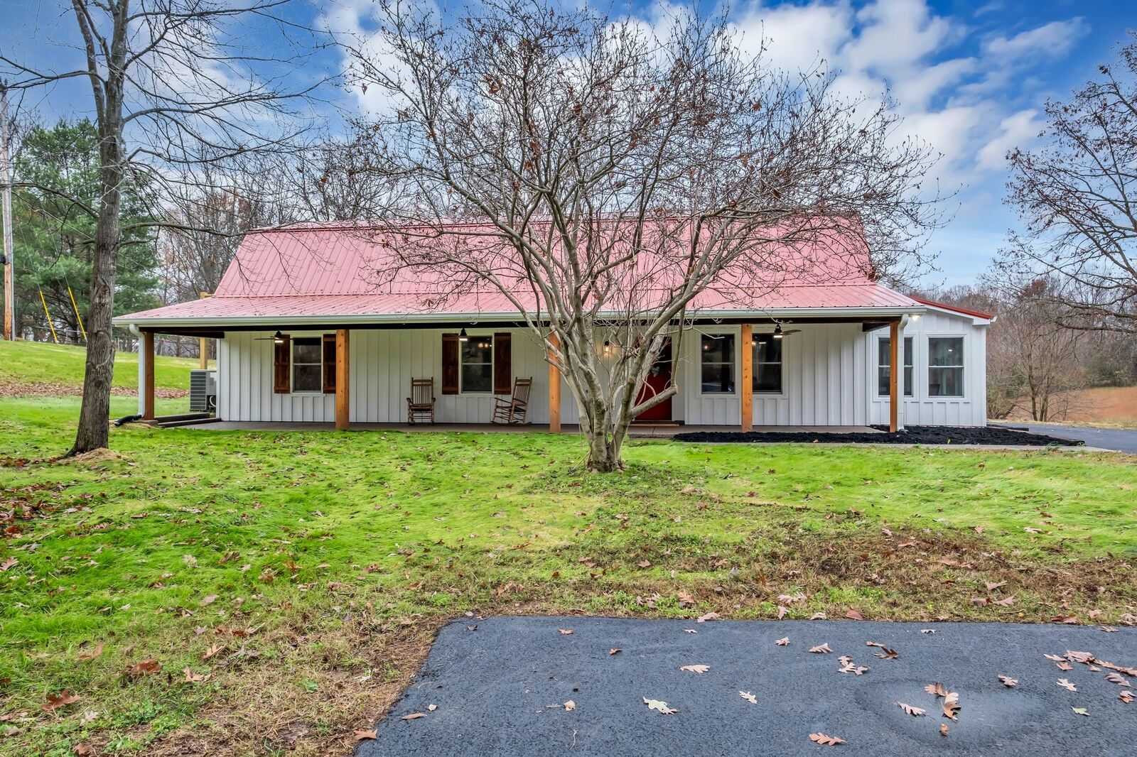 Property Photo:  372 Lee Rd  TN 37048 