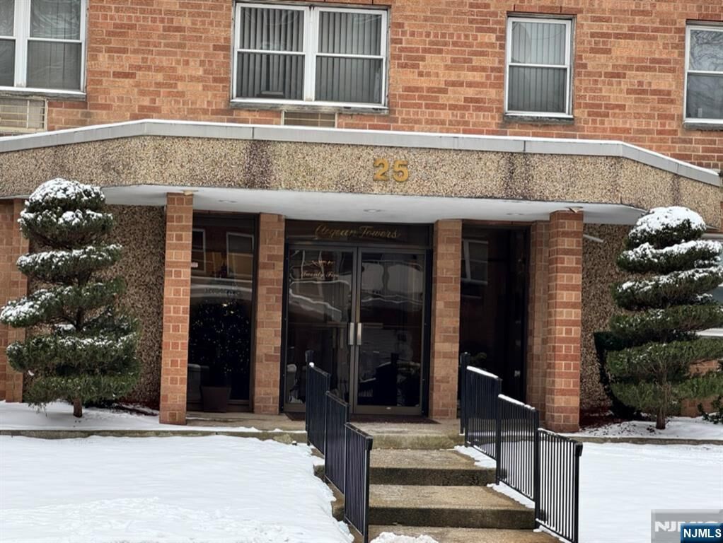 Property Photo:  25 Jefferson Street 3D  NJ 07601 