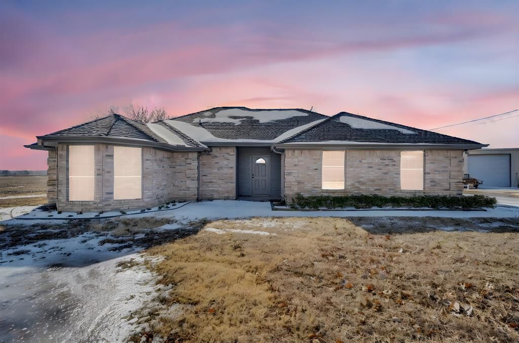Property Photo: 100 Otter TX 75165