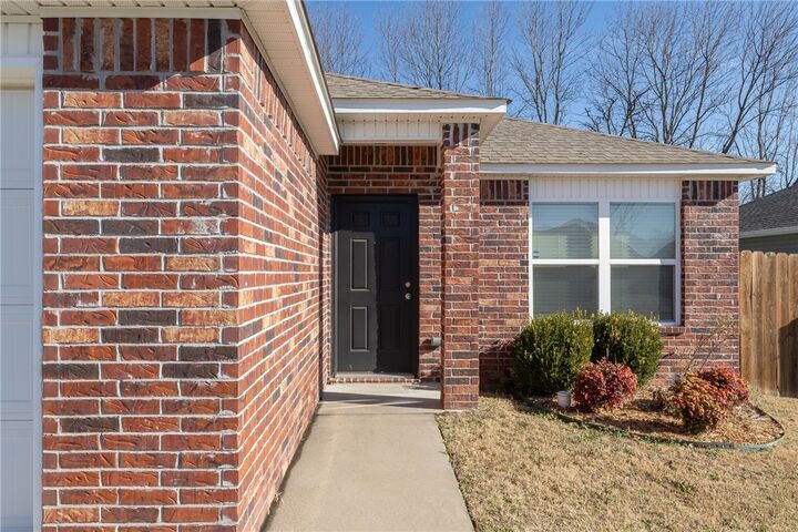 Property Photo:  1044 S Kingfisher Lane  AR 72701 