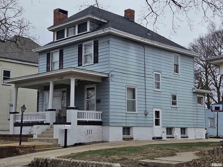 Property Photo: 1107 N Douglas Street IL 61606