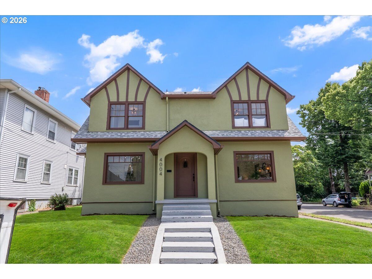 Property Photo: 4004 N Montana Ave OR 97227