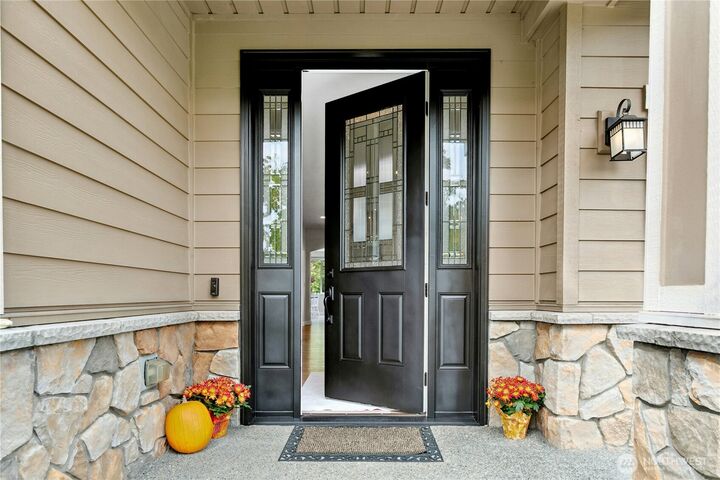 Property Photo:  2002  263rd Lane SE  WA 98075 