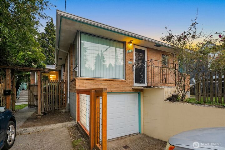 Property Photo:  921 N 85th Street  WA 98103 