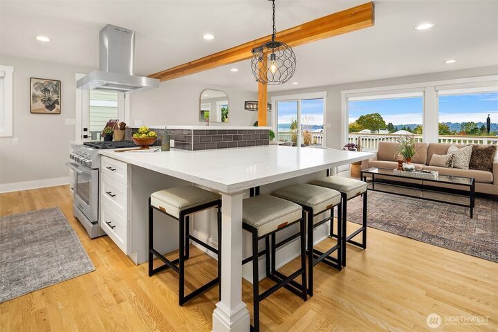 Property Photo:  1015  1st Street  WA 98033 