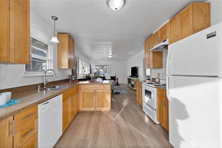 Property Photo: 812 S 39th Street WA 98418