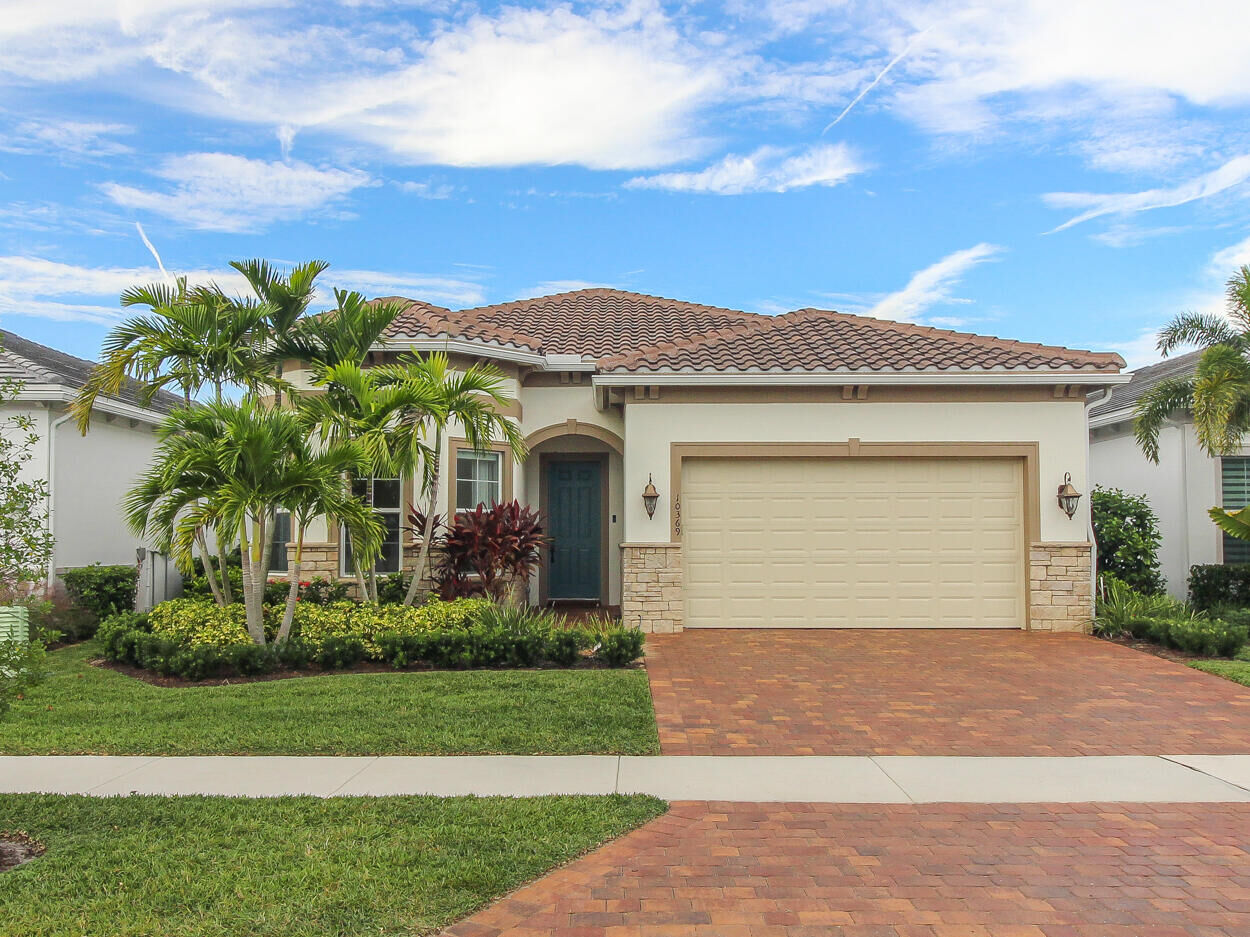 Property Photo: 10369 Northbrook Circle FL 33412