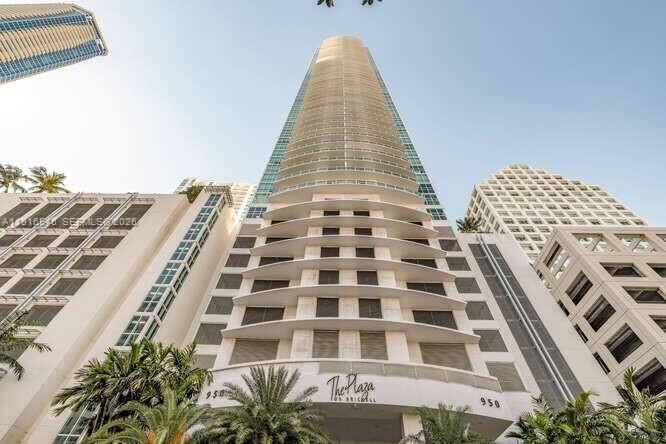 Property Photo:  950 Brickell Bay Dr 1404  FL 33131 