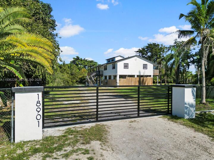 Property Photo:  18901 SW 59th St  FL 33332 
