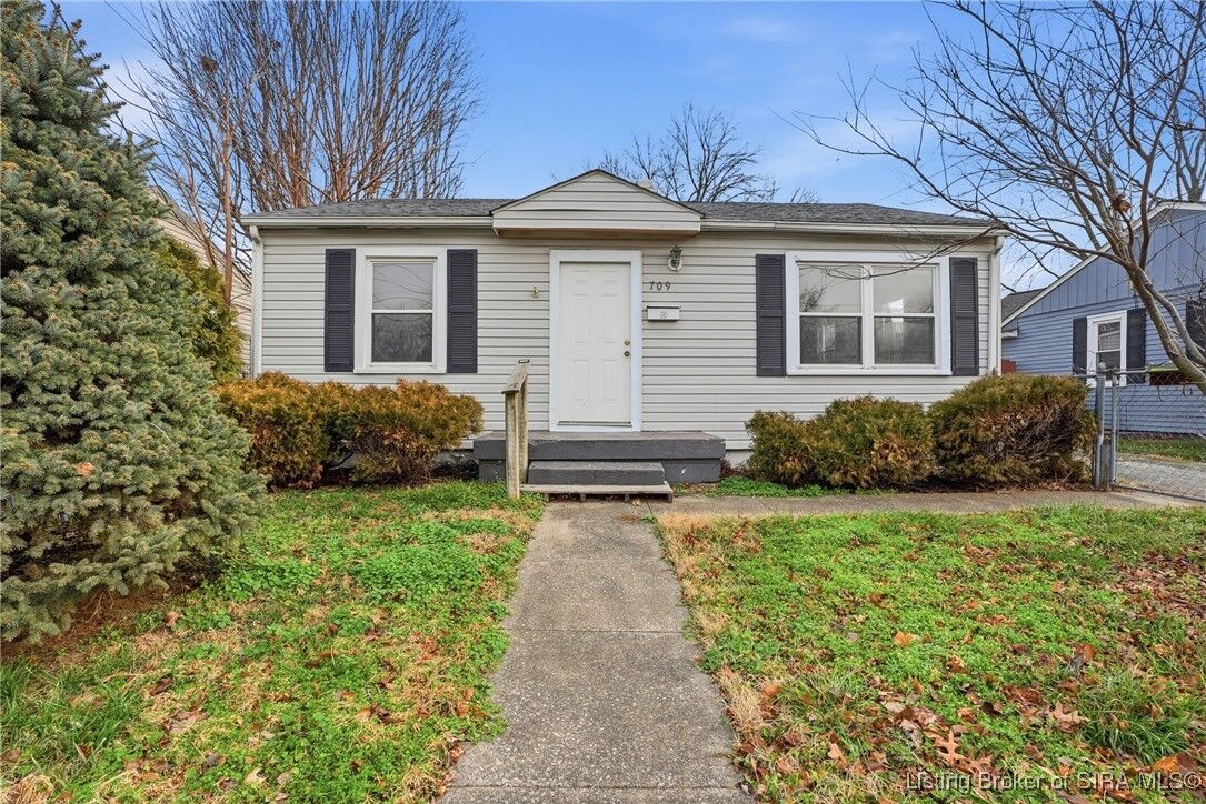 Property Photo:  709 Crestview Court  IN 47130 