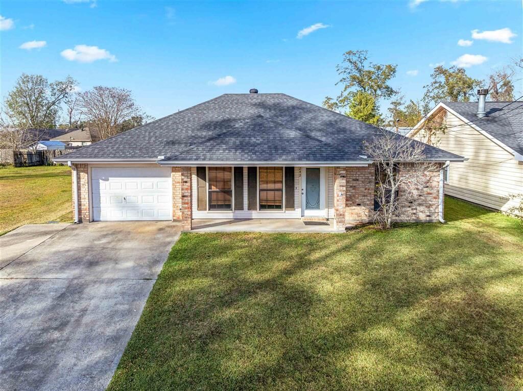 Property Photo: 242 Summerwood Drive LA 70663
