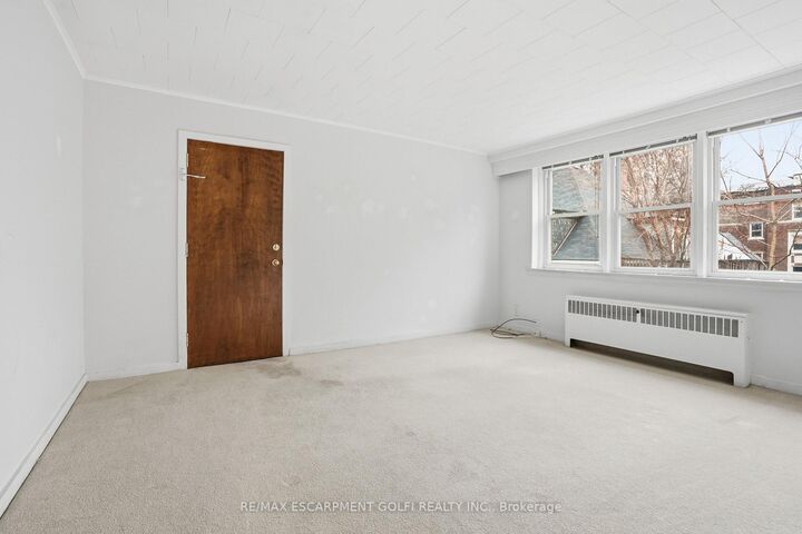 Property Photo:  4 Robinson Street 9  ON L8P 1Y5 