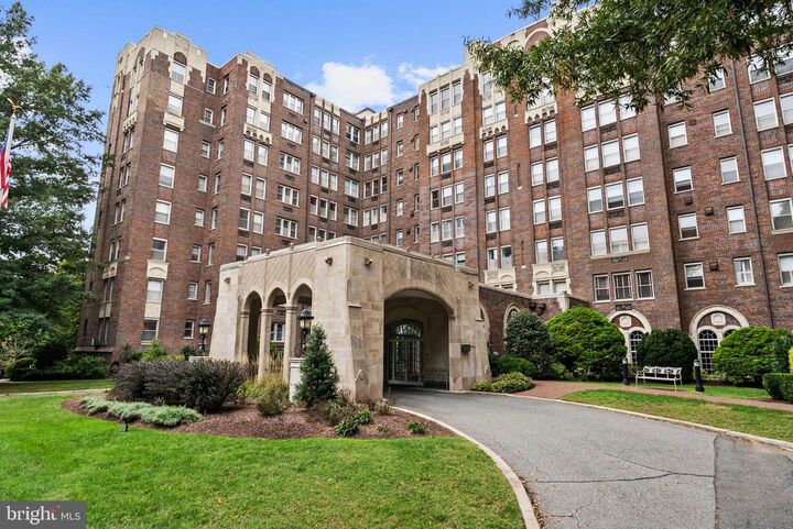 Property Photo:  4000 Cathedral Avenue NW 6B  DC 20016 