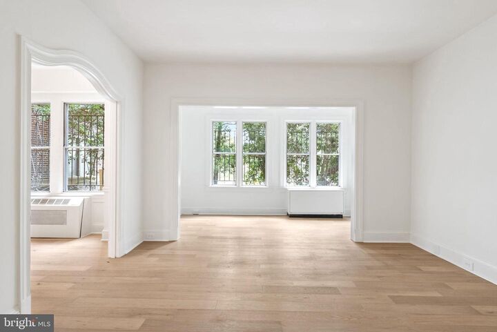 Property Photo: 4000 Cathedral Avenue NW 6B DC 20016