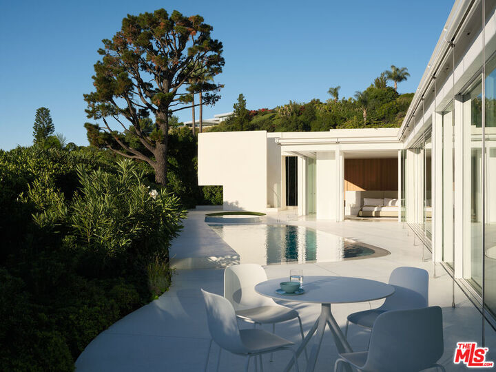 Property Photo:  510 Arkell Dr  CA 90210 