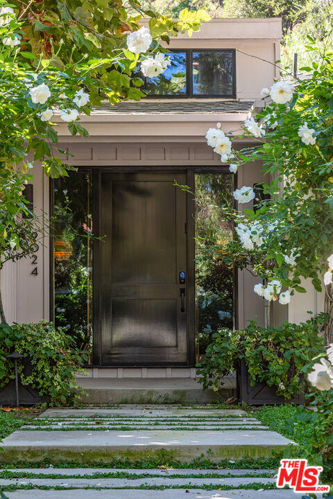 Property Photo:  9024 Wonderland Park Ave  CA 90046 