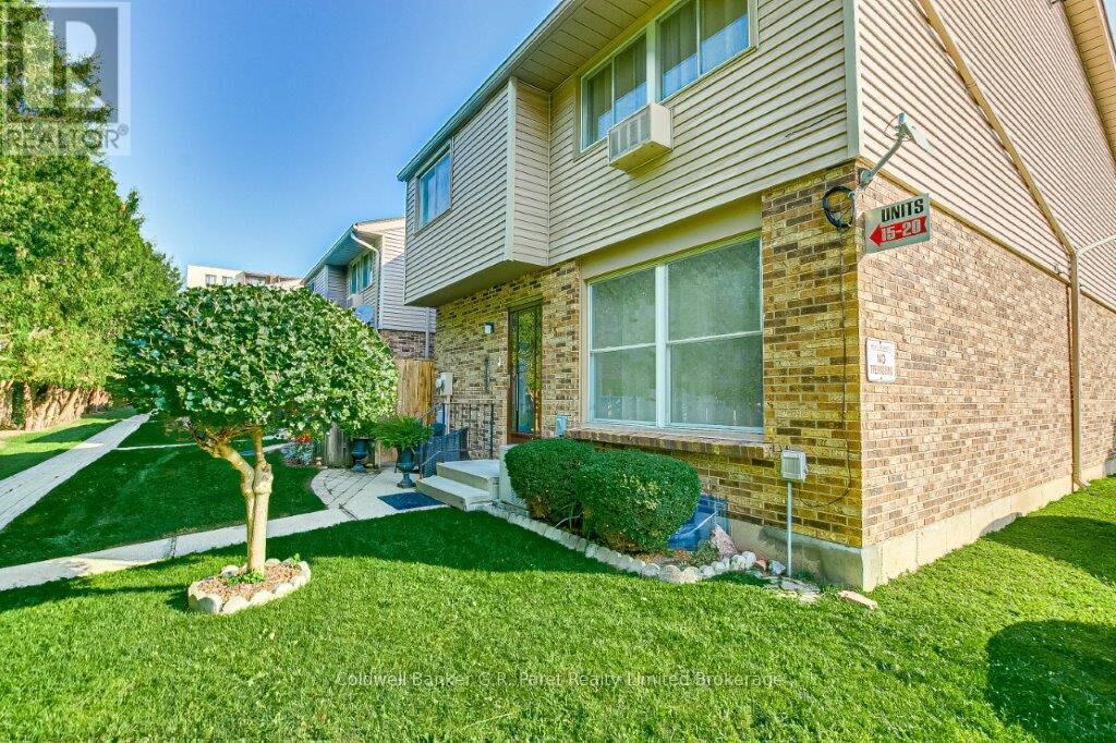 Property Photo:  1 Lamer'S Court 15  ON N4G 4T6 