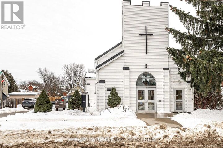 Property Photo:  133 Home Street  ON N5A 2A2 