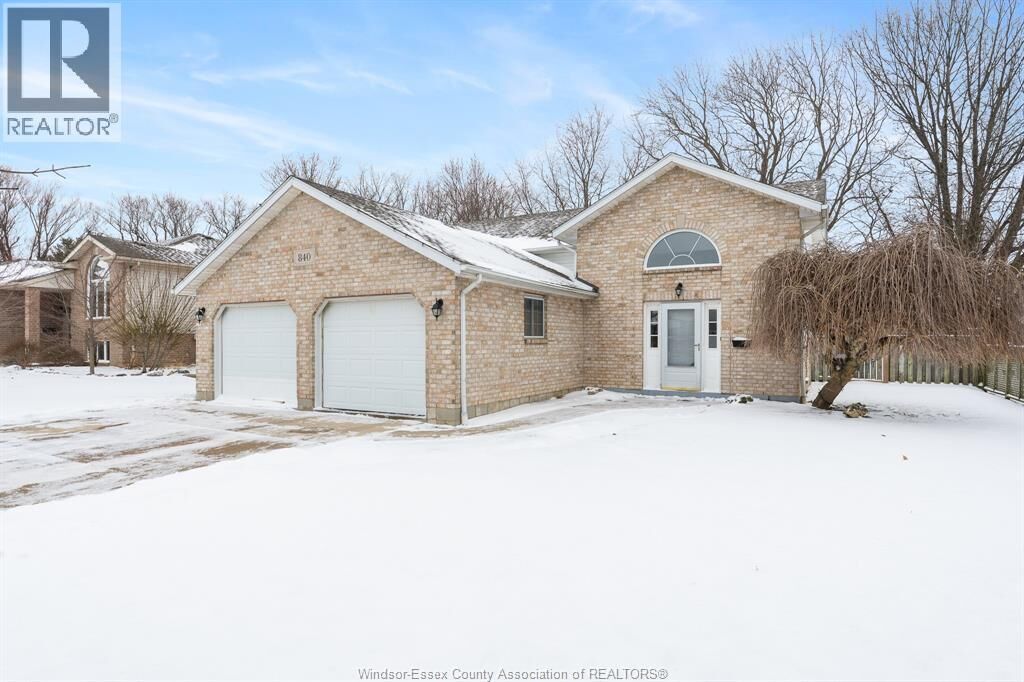 Property Photo:  840 Lawndale Avenue  ON N9Y 3Y8 