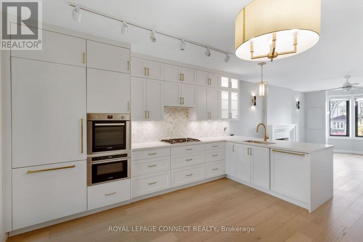 Photo de la propriété: 16 Rosemount Avenue ON M6H 2M1