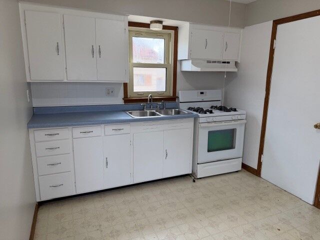 Property Photo:  1126 N Oakcrest Avenue  IL 62522 