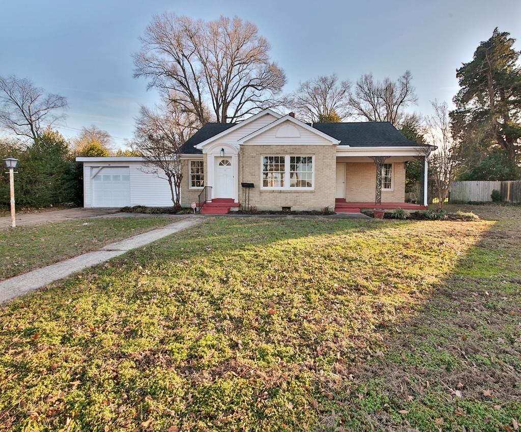 Property Photo:  300 Barton Avenue  AR 72301 