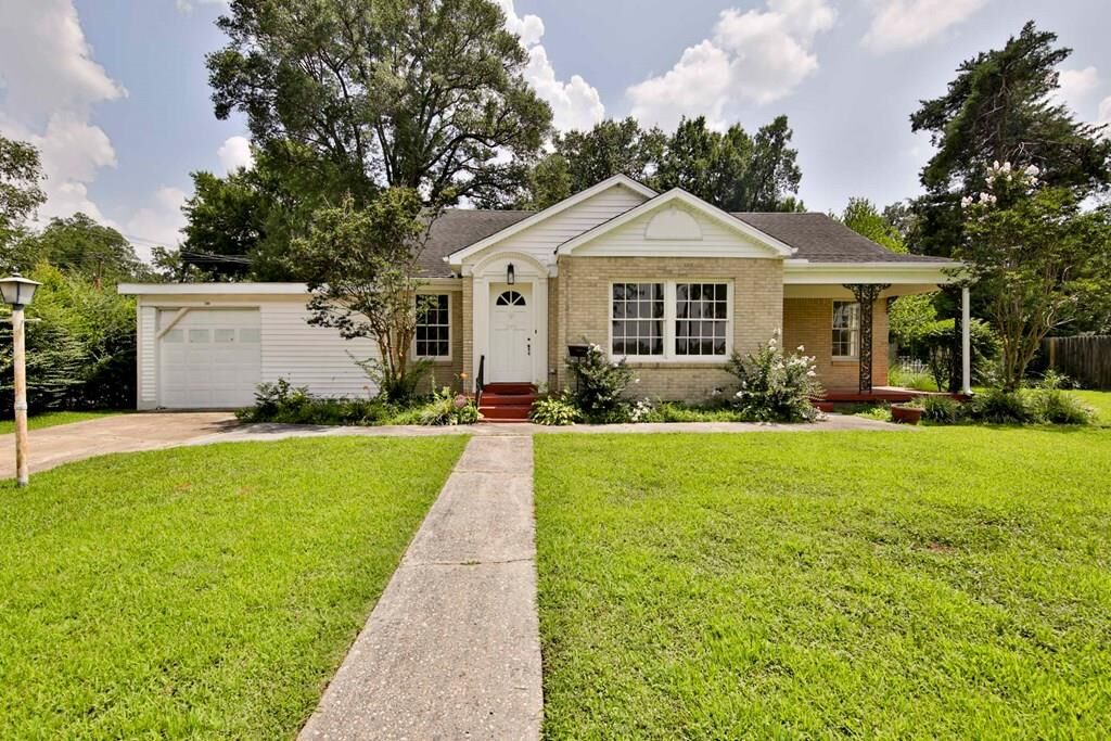 Property Photo:  300 Barton Avenue  AR 72301 
