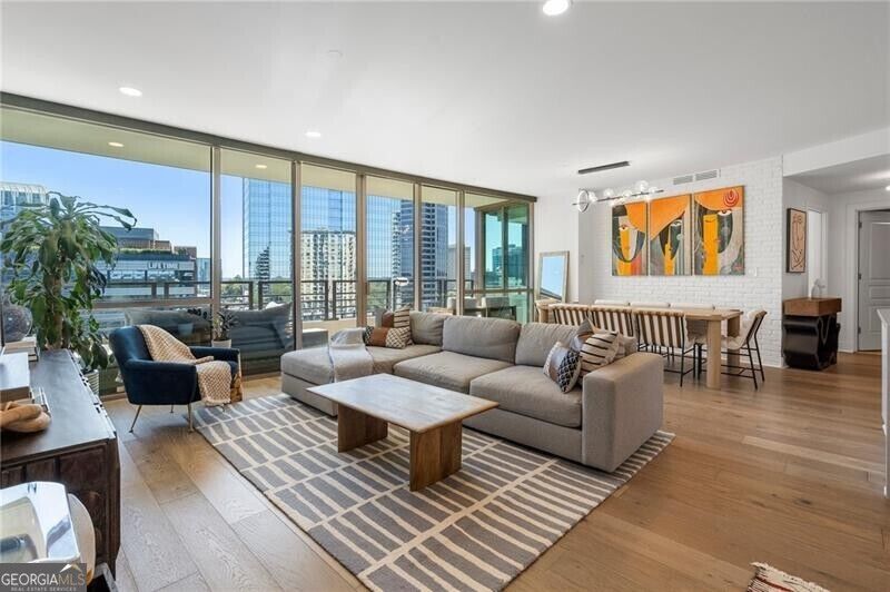 Property Photo:  700 Park Regency Place NE 1503  GA 30326 