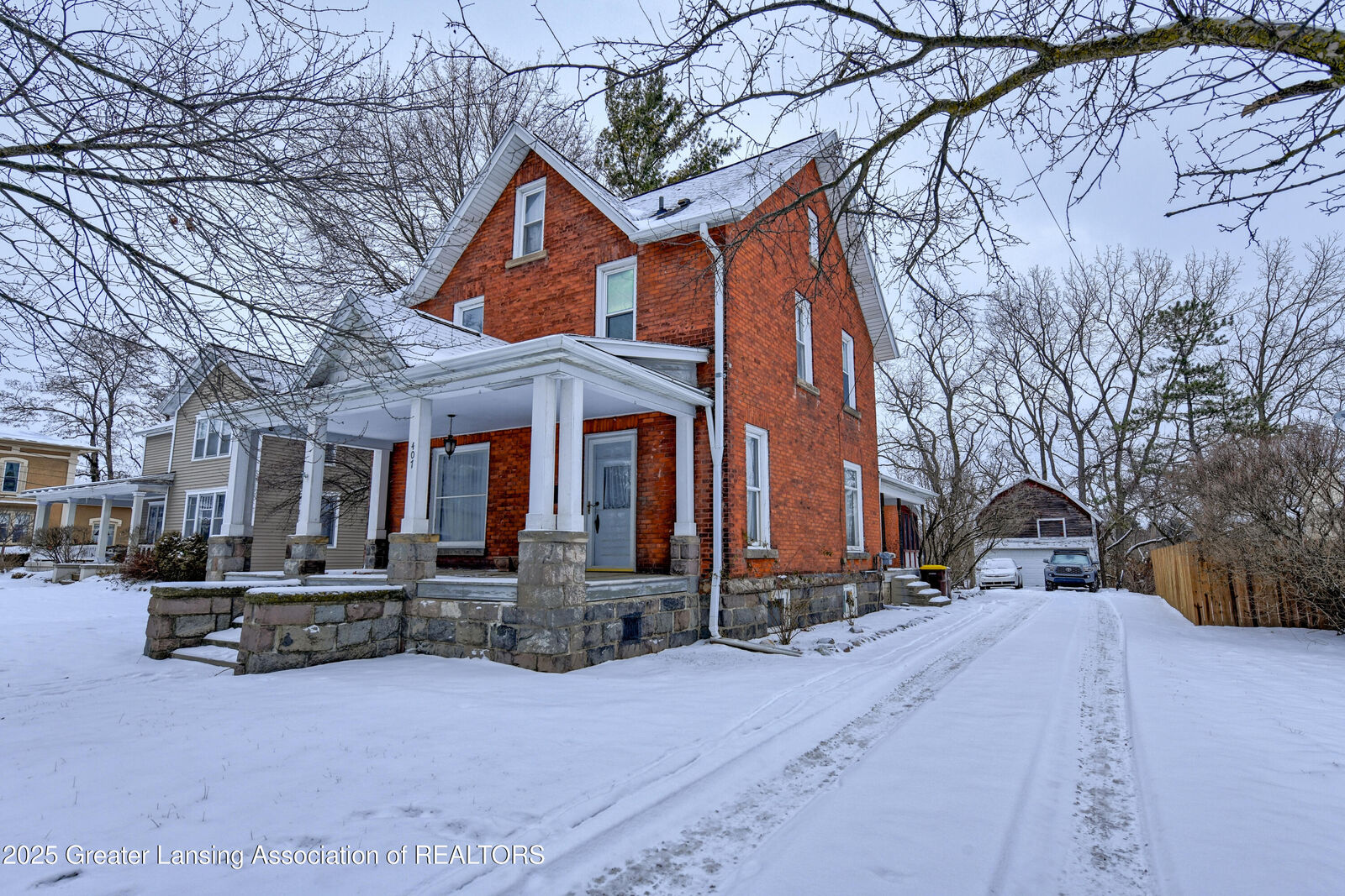 Property Photo:  407 E Jefferson Street  MI 48837 