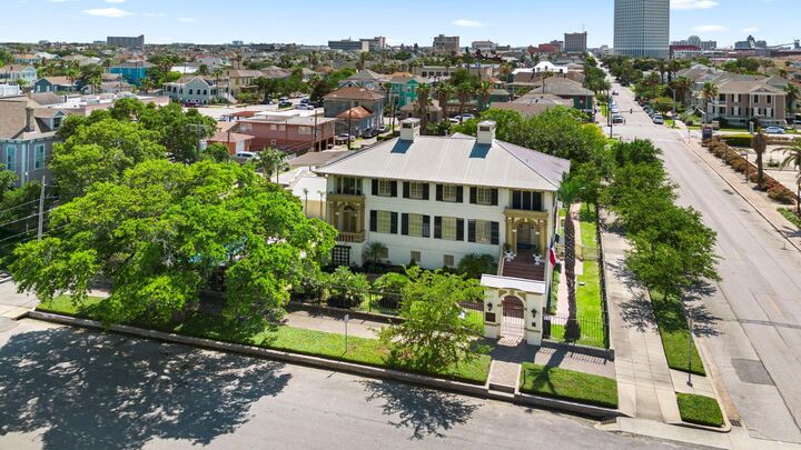Property Photo:  1301 Market Street  TX 77550 