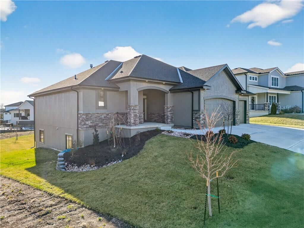 Property Photo:  2704 NE Amanda Lane  MO 64029 