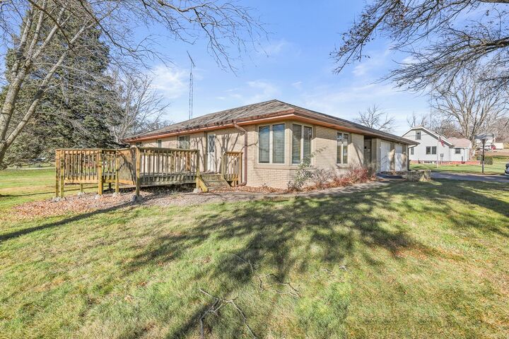 Property Photo:  205 Carss Street  IA 50143 