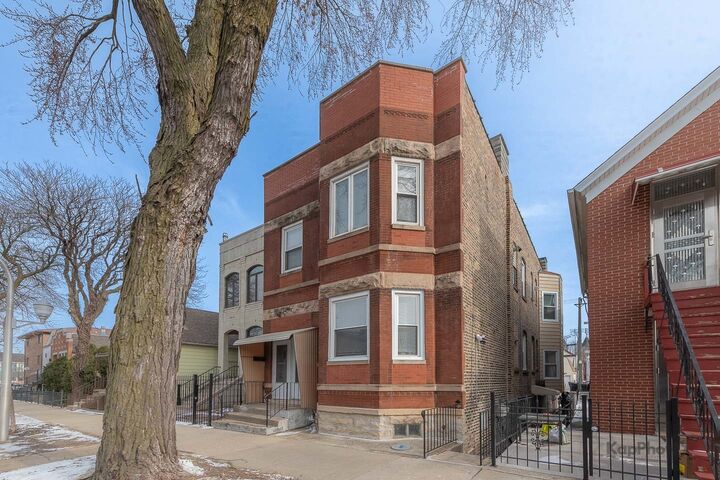 Property Photo:  2821 S Emerald Avenue 2R  IL 60616 