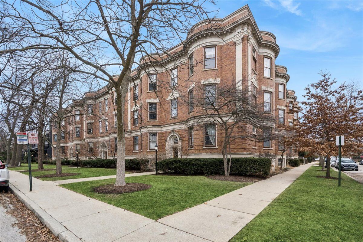 Property Photo: 1201 Michigan Avenue 2 IL 60202