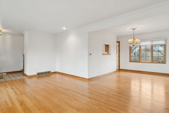 Property Photo:  1522 E Fleming Drive  IL 60004 