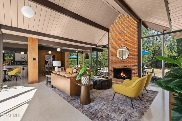 Property Photo: 1449 N Fordham Avenue CA 91360