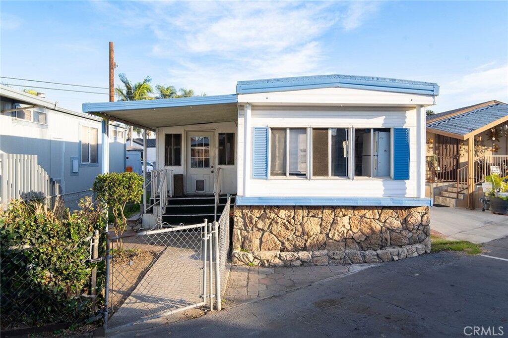 Property Photo:  8811 Park 115  CA 90706 