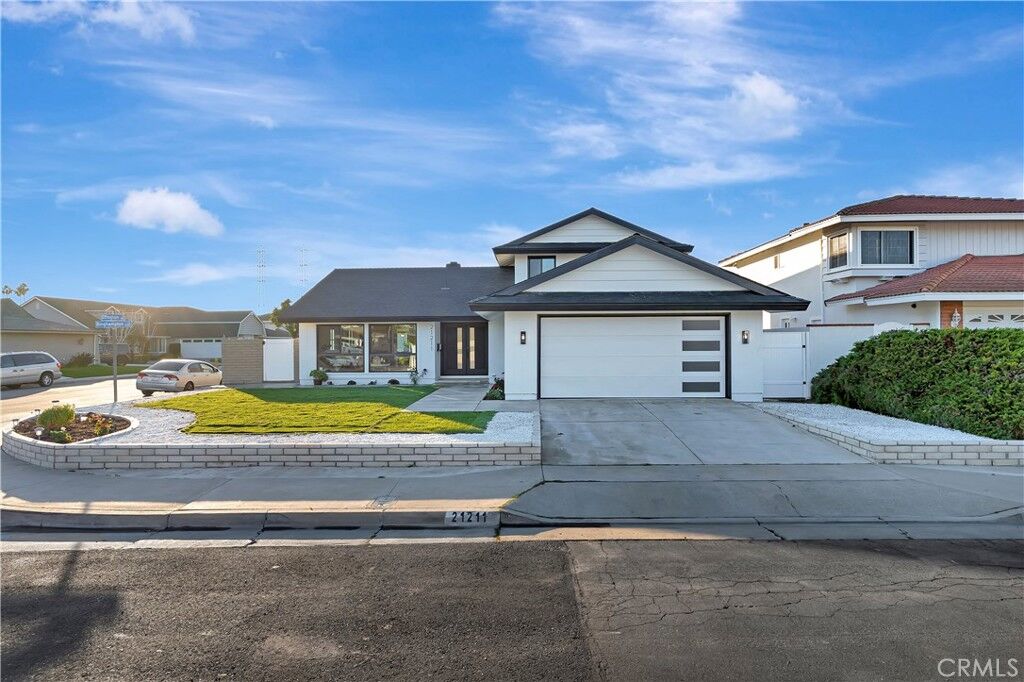 Property Photo:  21211 Binghampton Circle  CA 92646 